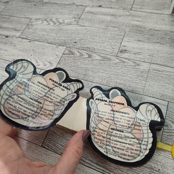 THE MAGNETIC EGGS Cookbook Die Cutout Small Quaint 80s Cookbook MISSING MAGNET - Picture 3 of 9